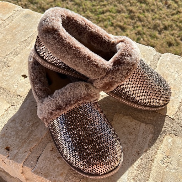 Skechers Shoes - NEW Skechers Women’s Cozy Campfire Dream Glam Slippers Rose Gold, Size 1…